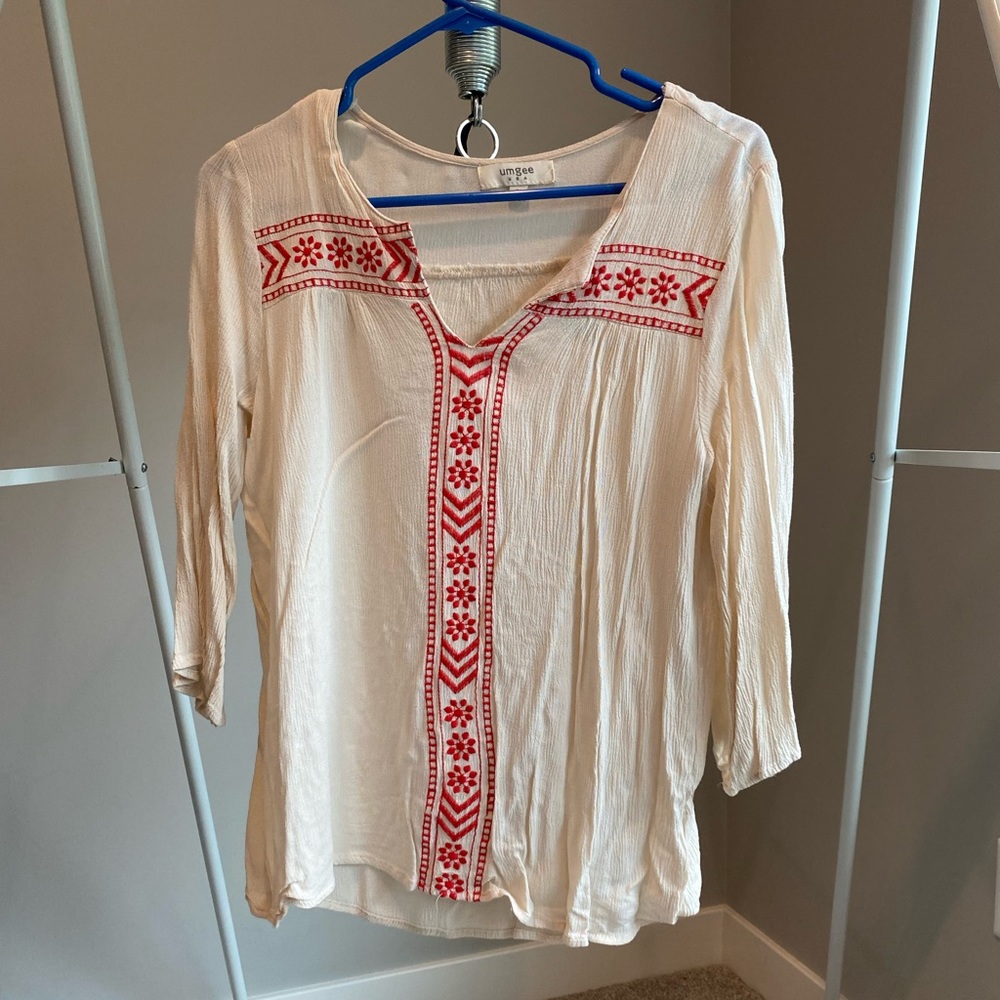 Tan/red umgee knit shirt. Size small